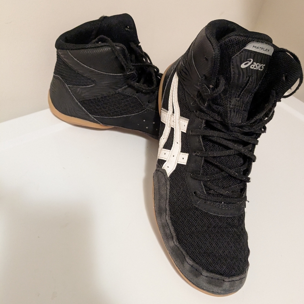 Asics Black and White Athletic Shoes with High Ankle Support Sz 11